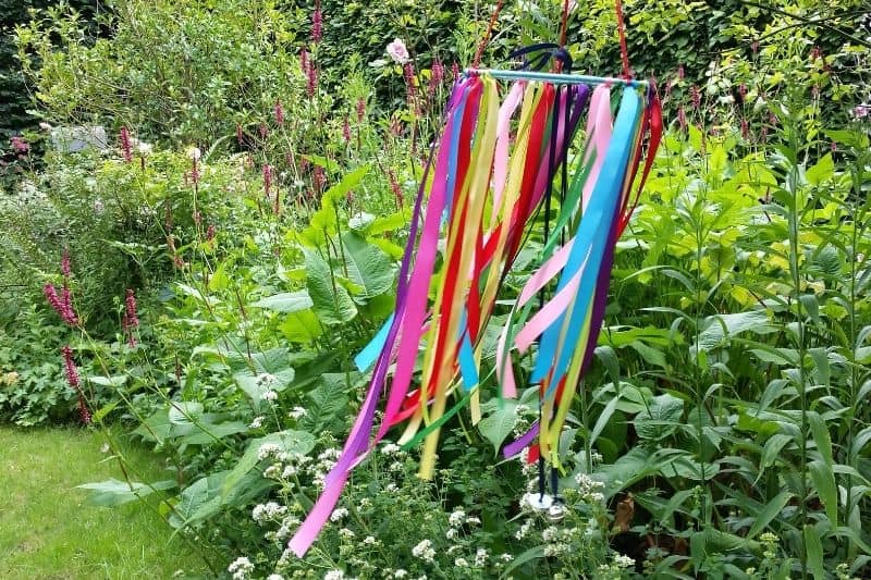colorful ribbons to attract goldfinches